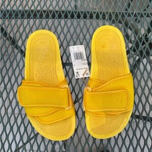 Adidas Pharrell x Chancletas Hu Slides 'Bold Gold'